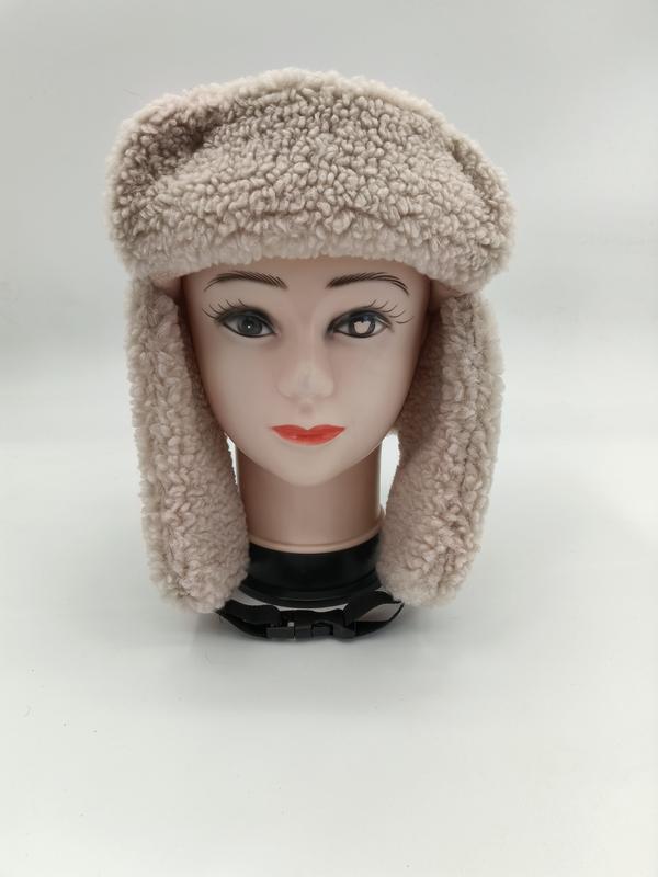 ベージュシェルパフリース耳当て付きウシャンカハット正面・女性マネキン着用 - custom color & size accepted