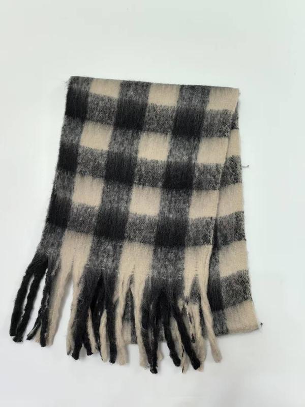 ブラック＆クリームのバッファローチェック柄フリンジ付きウィンタースカーフ - gift shop wholesale supplier