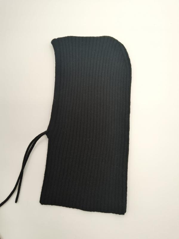 ブラックリブニットバラクラバフード、ドローストリング付き、スキーマスク型 - private label service available