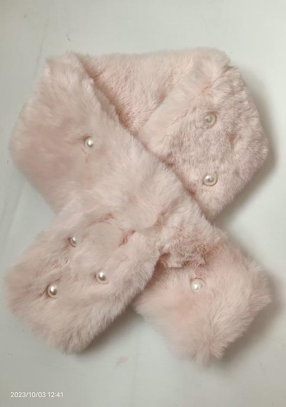 パールボタン付きブラッシュピンクフェイクファークロスオーバーネックスカーフ - certified scarf manufacturer China
