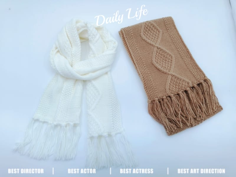 クリームホワイトとキャメルブラウンのフリンジ付きケーブルニットスカーフ2点セット - wholesale fashion accessories