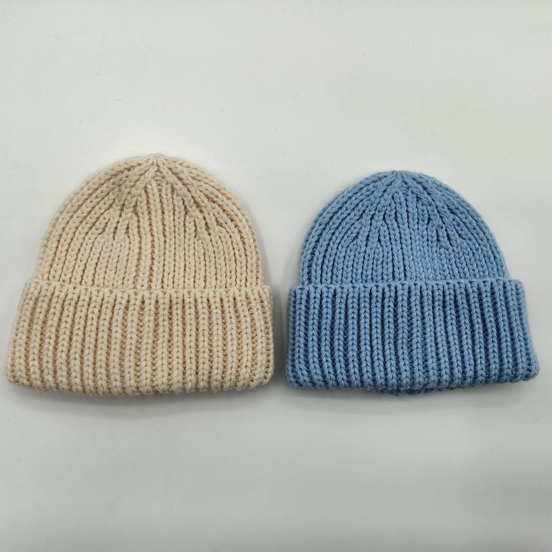 クリーム×スカイブルーのチャンキーリブニットビーニー帽2点セット、折り返しカフ付き - retail buyer inquiry welcome