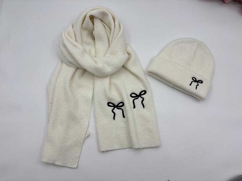 クリーム色リブニットのビーニー帽とマフラーセット、黒刺繍ボウ付き - MOQ 100pcs factory direct