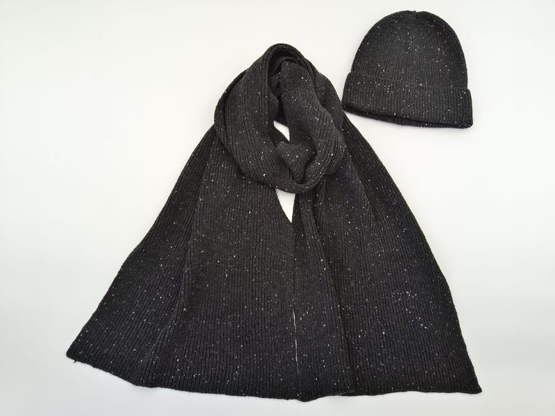 ダークチャコールのリブニット素材、白スペックル柄マフラー＆ビーニー帽セット - wholesale fashion accessories