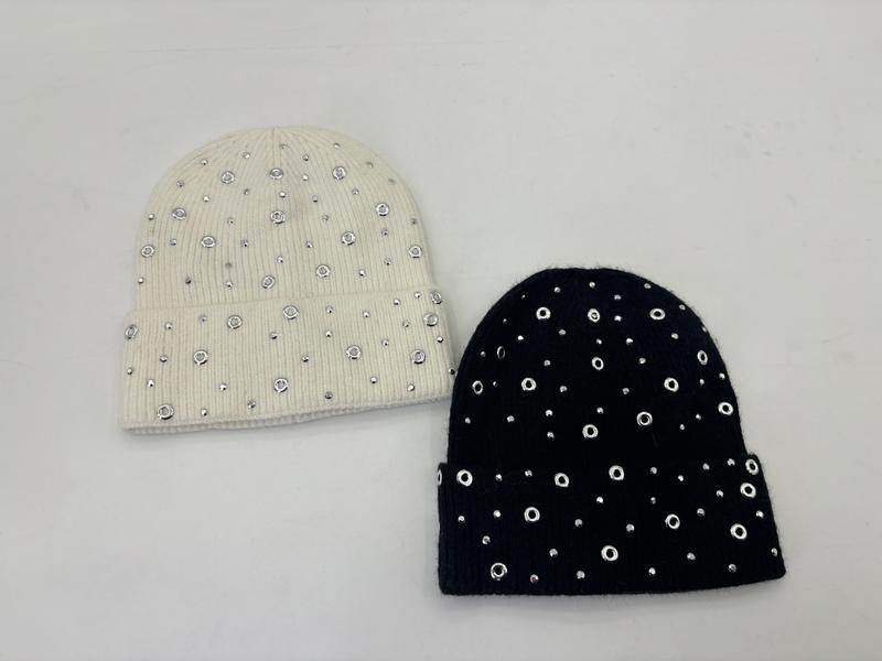 クリームとブラック2色展開、シルバーグロメットとラインストーン装飾のニットビーニー帽 - wholesale fashion accessories