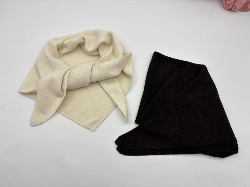 Accessori moda all'ingrosso Product 1106 - elegante accessorio fashion disponibile per acquisto wholesale, realizzato con materiali pregiati, design moderno e raffinato. Ideale per rivenditori e boutique alla ricerca di accessori tendenza di qualità,