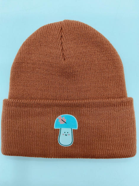 さびた茶色のリブニットカフ付きビーニー、可愛いキノコパッチ付き - custom color & size accepted