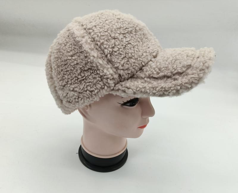 クリームベージュのシェルパフリース素材野球帽、構造化ブリム付き冬用キャップ - private label wholesale